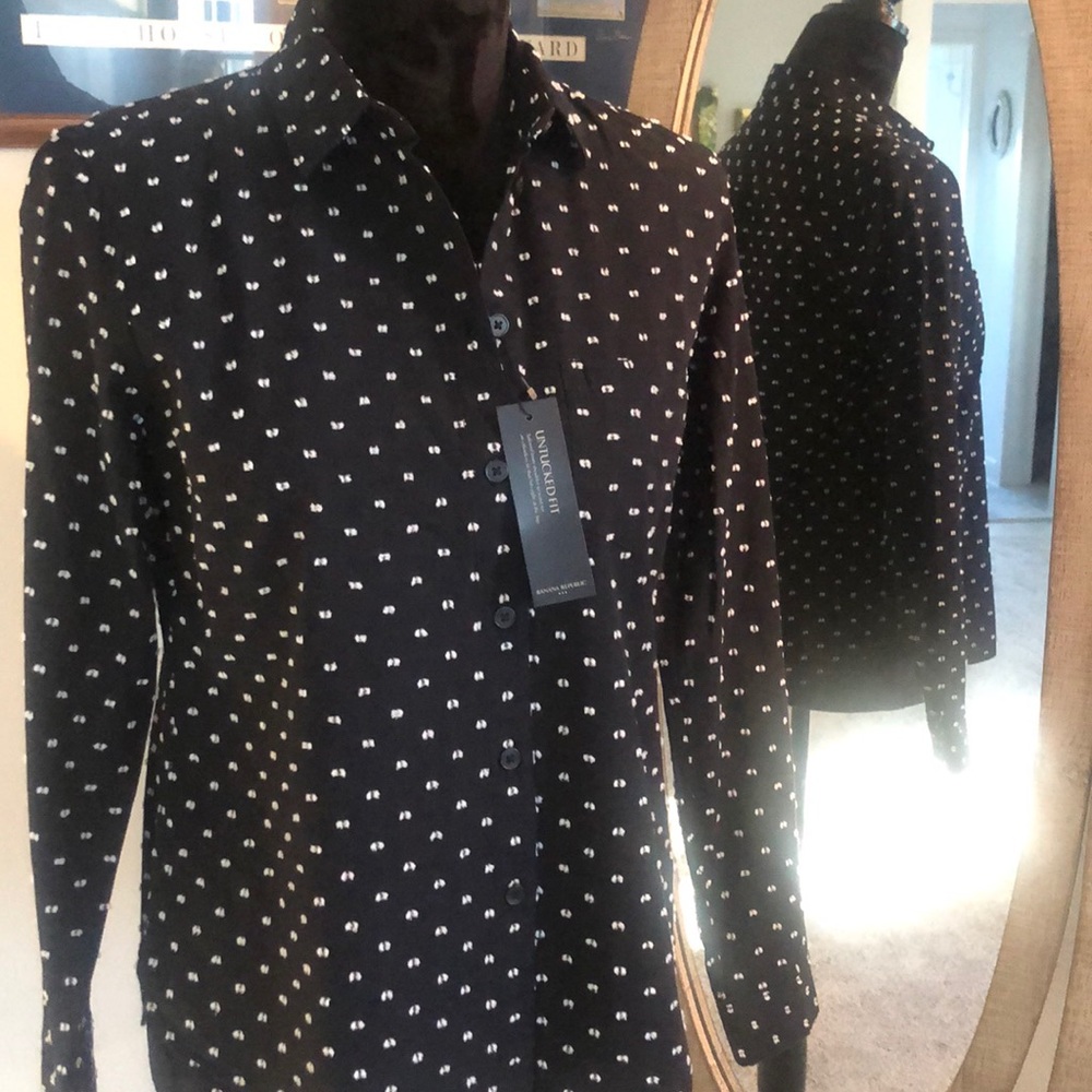 NEW Banana Republic Dobby fabric Untucked Shirt.